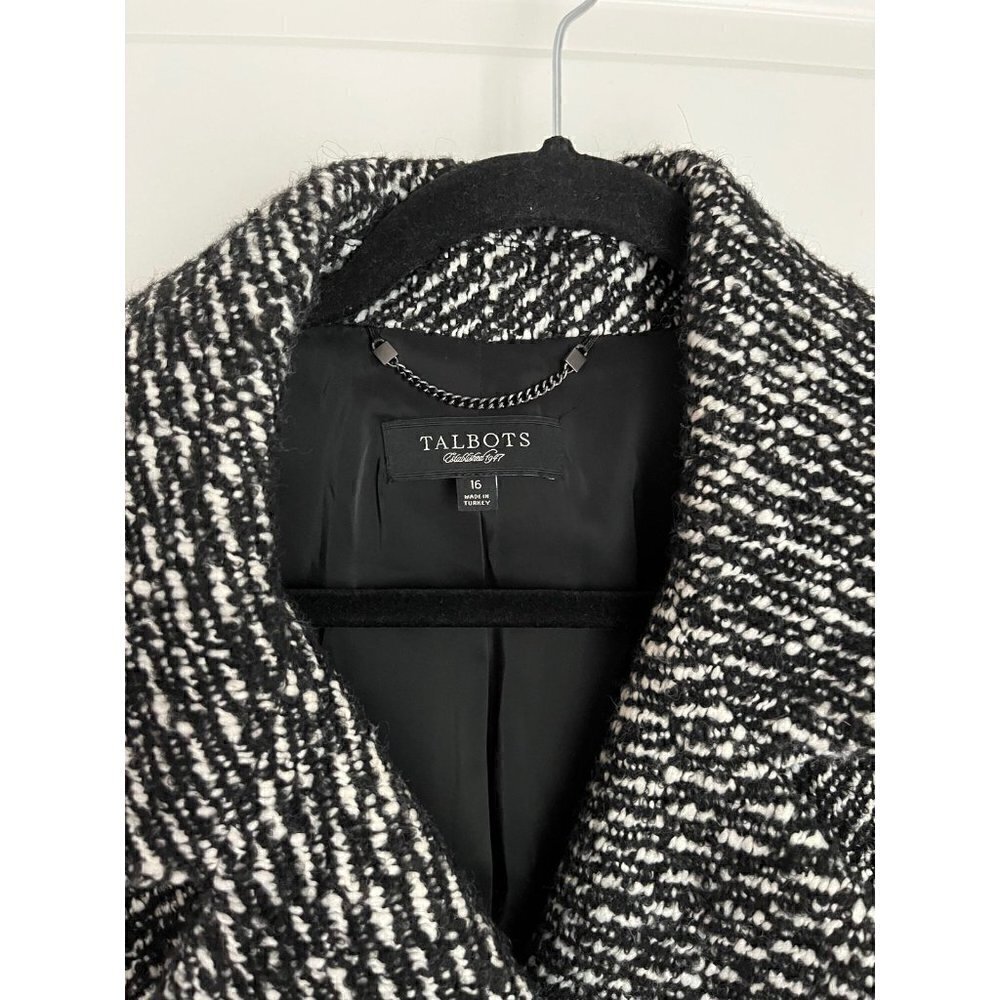 Blazer - Picture 4 of 4